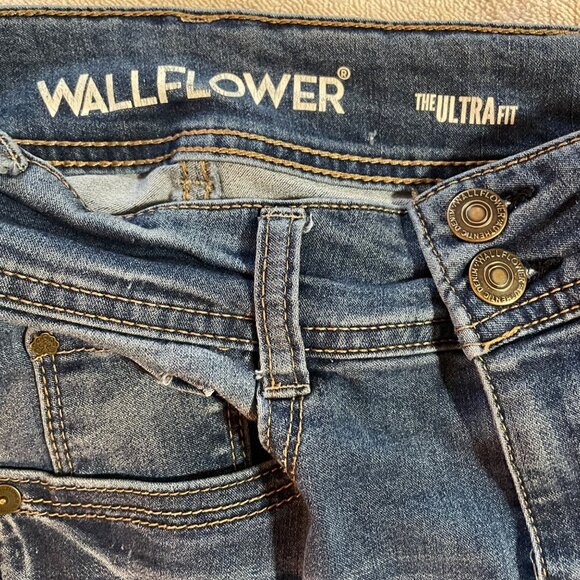 Wallflower Womens Ultra Fit Skinny Denim Blue Jeans Junior Size 3 Regular u - Picture 2 of 8